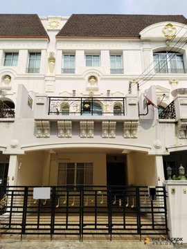  Baan Klang Krung Grande Vienna Rama 3, Spacious 3-Storey Home with Full Functions near BRT Wat Pariwat 