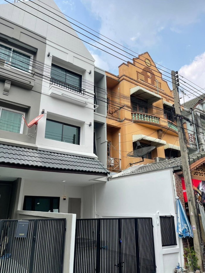 รูป [ขาย] ทาวน์โฮม 3 ชั้น หมู่บ้านลัลลี่วิลล์ ลำลูกกา-คลอง 1 ใกล้รถไฟฟ้าสายสีเขียว - รูปที่ 2/59