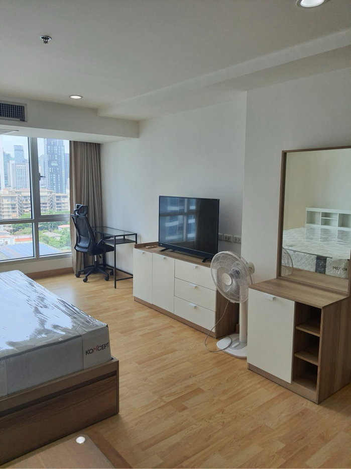 picture #Z970 For rent: The Trendy Condominium - 4/5