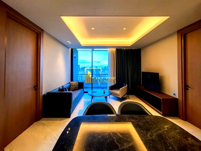 Apartment building for rent Srinakharinwirot University Prasanmit Campus : Incredible 2 Bedroom Serviced Apartment in Chidlom - BR30079SA