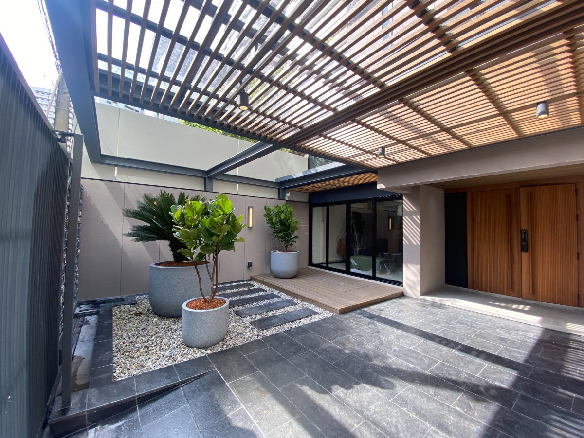 รูป Townhouse In Phromphong for rent ONLY 180K - รูปที่ 25/33