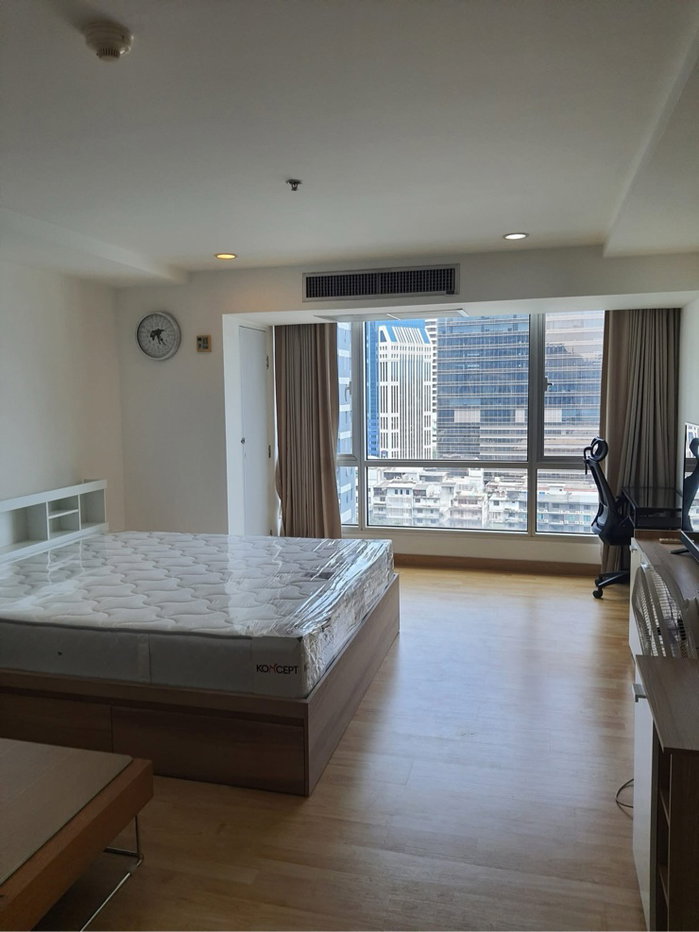 picture #Z970 For rent: The Trendy Condominium - 3/5