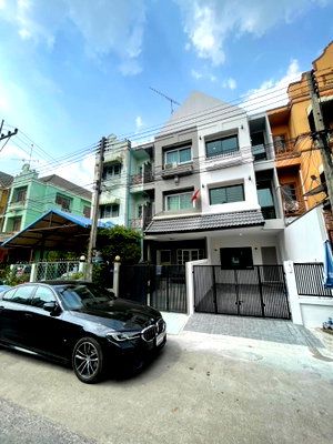 ทาวน์โฮม ม.นอร์ทกรุงเทพ วิทยาเขตรังสิต : [ขาย] ทาวน์โฮม 3 ชั้น หมู่บ้านลัลลี่วิลล์ ลำลูกกา-คลอง 1 ใกล้รถไฟฟ้าสายสีเขียว