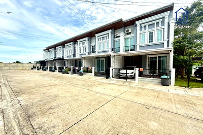 ขายทาวน์โฮม : ขายทาวน์โฮม 2 ชั้น หมู่บ้านโกลเด้น ทาวน์ เกษตร-นวมินทร์ ซอยนวมินทร์ 42 แยก 25 หลังมุม