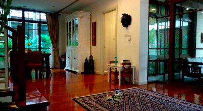 Houses for rent DONKI Mall Thonglor   : LTHC12676 – Single House for rent with Garden Size 82.4 Sqw. 400 Sqm. 4 beds 5 baths Near BTS Phra Khanong Station ONLY 200K/Month
