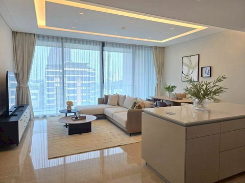 LTHC12705 - Sindhorn Kempinski Condo FOR RENT Size 157 sqm. 2 beds 3 baths Near BTS Phloen Chit Station ONLY 250K/Month