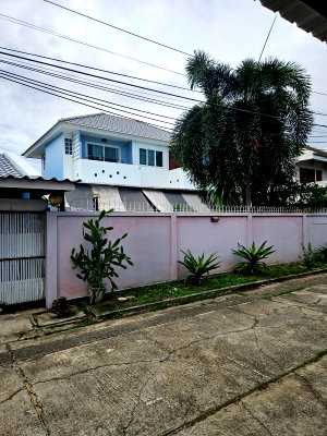 บ้านเดี่ยว ลาดพร้าว 71 : ซื้อ ขาย บ้านเดี่ยว โชคชัย 4 บ้าน 2 ชั้น หลังใหญ่  2 หลังติดกัน 6 นอน 7 น้ำ จอดรถ 13 คัน บ้านหายาก โซนโชคชัย 4 Line ID : @951qfbfi