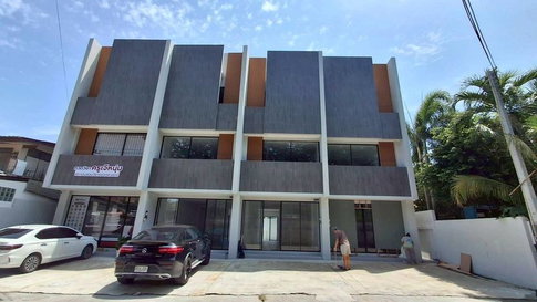 ขายอาคารพาณิชย์ 3 ชั้น ตึกใหม่ สไตล์โมเดิร์น ใกล้โรงเรียนอัสสัมชัญศรีราชา