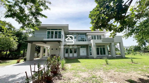 ขายบ้านเดี่ยวพร้อมเฟอร์นิเจอร์ สนามกอล์ฟเลควูด