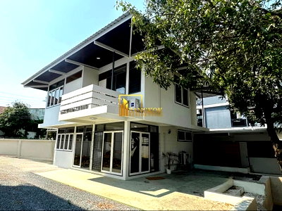 เช่าบ้านเดี่ยว ถนนสุขุมวิท : Spacious 4 Bedroom House For Rent in Phra Khanong Area - BR28265SH
