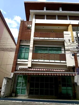 ทาวน์โฮม วิทยาลัยเทคโนโลยีปัญญาภิวัฒน์ : ขาย ทาวน์โฮม 3 ชั้น บ้านกลางเมือง มอนติ-คาร์โล รัชวิภา กรุงเทพ พื้นที่ 28.1 ตารางวา เหมาะทำออฟฟิศ หรืออยู่อาศัย เดินทางสะดวกมาก