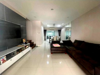 ทาวน์โฮมให้เช่า : บ้านให้เช่า Panasiri Residence Kaset-Nawamin พร้อมเข้าอยู่สนใจติดต่อ Line @goodmanpro หรือ โทร 0999029192