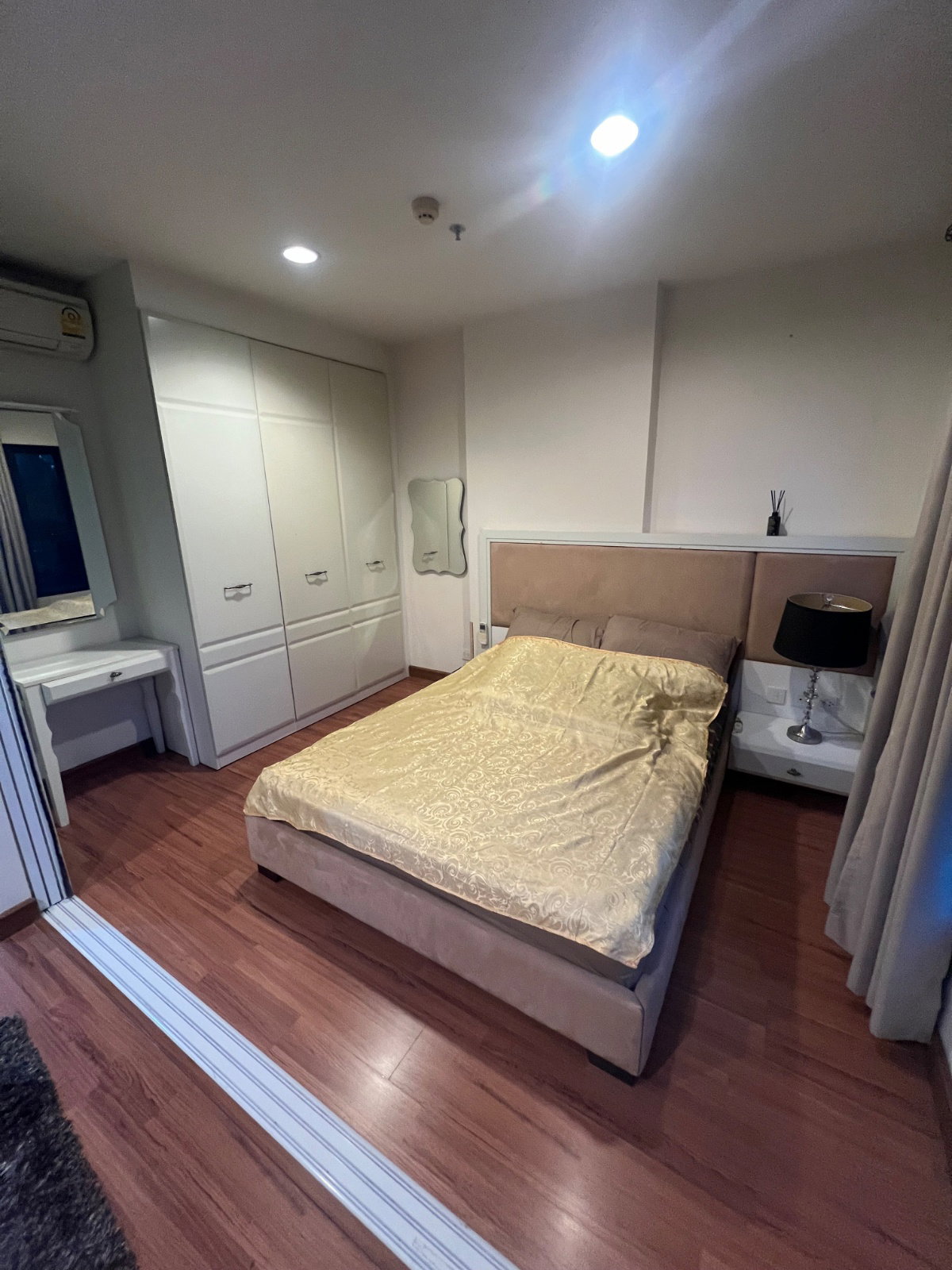 ขายด่วนคอนโด เดอะเครส พหล 11 ขนาด 48 sqm ราคา 4.5 ล้าน