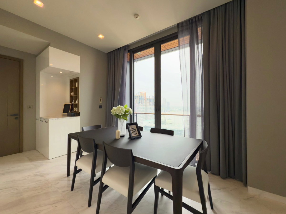 รูป ♦ Modern Decoration ♦ ชั้นสูง 25+ 125.00 ตร.ม. | 2 ห้องนอน 3 ห้องน้ำ | คอนโดใกล้ เจ อเวนิว ทองหล่อ 2 นาที, BTS ทองหล่อ 5 นาที, ดองกิ มอลล์ 7 นาที - รูปที่ 2/19