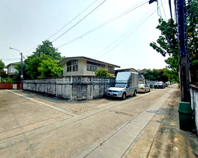 ที่ดิน ดองกิ มอลล์ ทองหล่อ   : ขายที่ดินพร้อมบ้านเก่า บ้านเดี่ยว สุขุมวิท71 ปรีดีพนมยงค์26 84 ตร.ว แปลงมุม ใกล้ BTS พระโขนง ใกล้ โรงเรียน St' Andrew แปลงสวย ลมดี 087-9074045