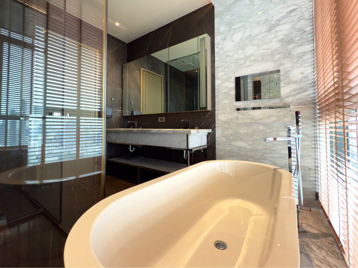 รูป ❖ Spacious Luxury ❖ ชั้น 25+ | 252.61 ตร.ม. 3 ห้องนอน, 3 ห้องน้ำ | คอนโดใกล้ เจ อเวนิว ทองหล่อ 2 นาที, BTS ทองหล่อ 5 นาที, ดองกิ มอลล์ 7 นาที - รูปที่ 8/20