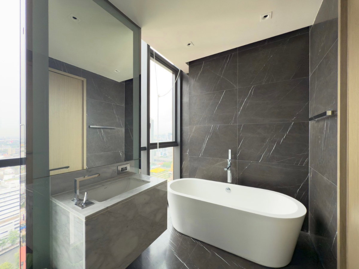 รูป ♦ Modern Decoration ♦ ชั้นสูง 25+ 125.00 ตร.ม. | 2 ห้องนอน 3 ห้องน้ำ | คอนโดใกล้ เจ อเวนิว ทองหล่อ 2 นาที, BTS ทองหล่อ 5 นาที, ดองกิ มอลล์ 7 นาที - รูปที่ 15/19