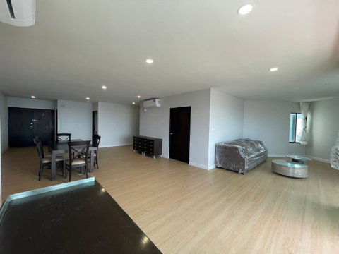 LTH12754 - Sathorn Gardens Condo FOR RENT Size 230 sqm. 3 beds 4 baths Near MRT Lumpini Station ONLY 95K/Month