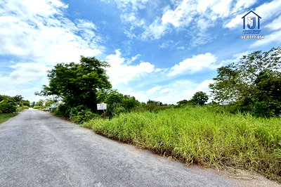 ที่ดิน นครนายก : ขายที่ดิน 23-2-09 ไร่ ถนนรังสิต-นครนายก ใก้ลสนามบินBAC บางกอกเอวิเอชั่นเซ็นเตอร์ คลอง 15