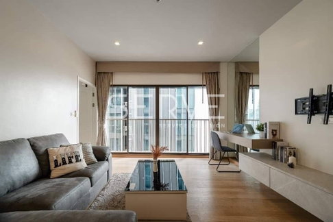 Corner Unit 1 Bed with Bathtub 56.61 sq.m. High Fl. 15+ BTS Phrom Phong 200 m. at Noble Refine Condo / For Sell