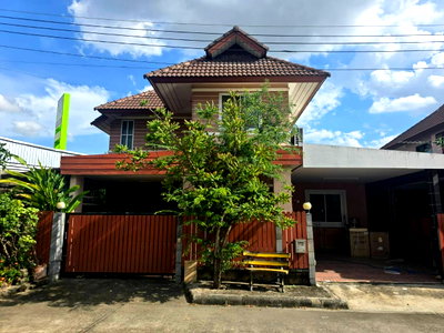 บ้านเดี่ยว วิทยาลัยเทคโนโลยีสยาม : Ph0439 ขายบ้านใน มบ.ซีรีนวิล ใกล้ตลาดสามแยก 49 ตรว. 4 นอน 2 น้ำ ขายเพียง 2.99 ลบ.
