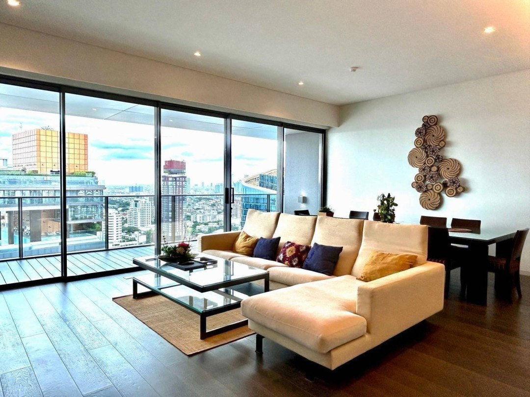 รูป ● Nice Decoration ● ชั้น 20+ 200 ตร.ม. | 3 ห้องนอน วิวเมือง | ใกล้ เอททองหล่อ 1 นาที, ดองกิ มอลล์ 2 นาที, BTS ทองหล่อ 4 นาที - รูปที่ 1/16