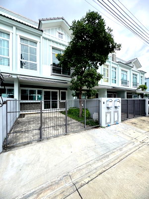 Townhouses for rent : House for rent Indy 2 Bangna - Ramkhamhaeng 2, ready to move in. If interested, contact Line @goodmanpro or call 0999029192.