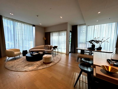ขายคอนโด : The strand thonglor 2ห้องนอน ขายห้องโครงการ รับโปรราคาพิเศษและสิทธิพิเศษหลังบ้าน มีหลายห้องให้เลือก
