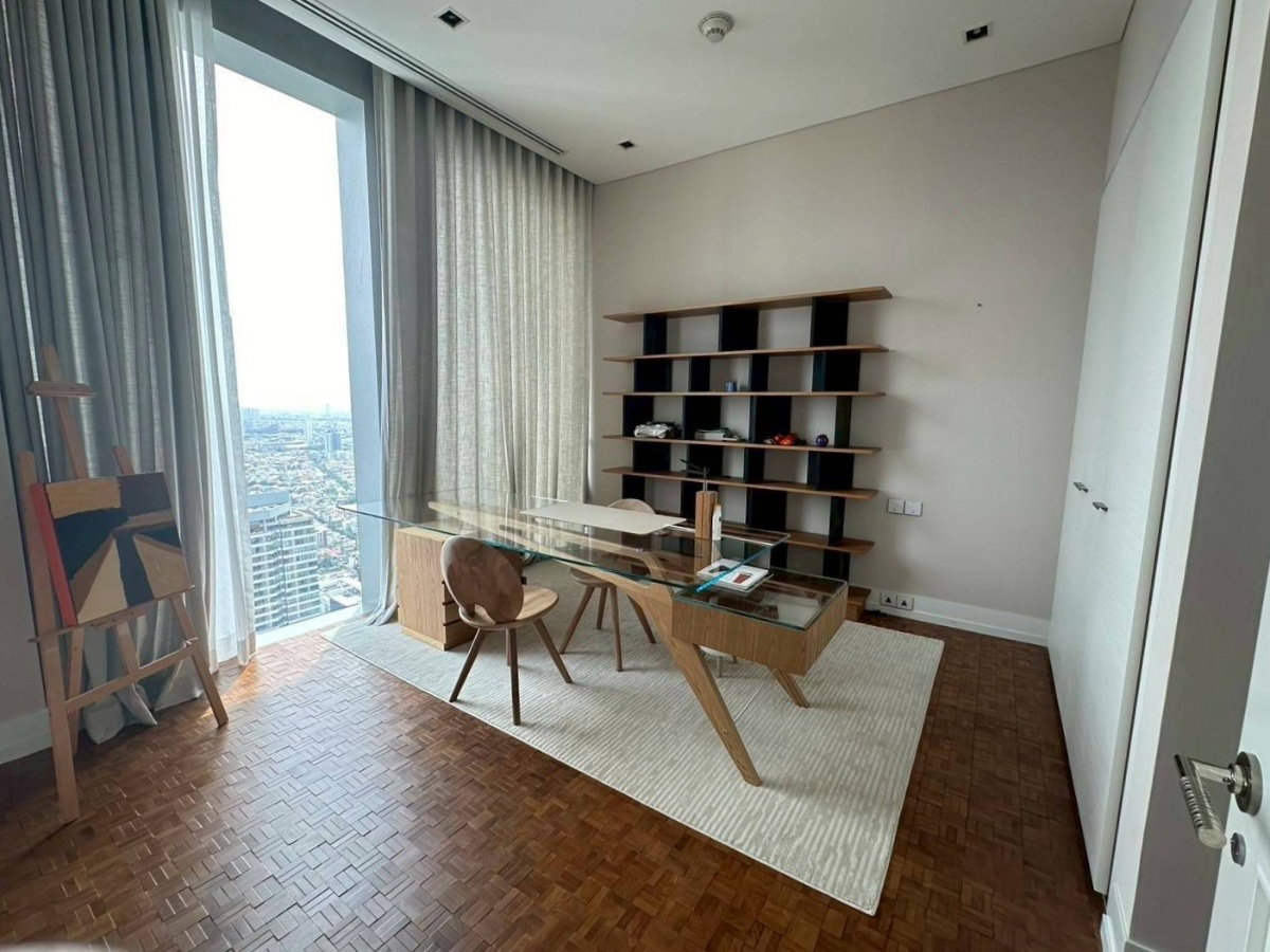 รูป ♦ Prime Location ♦ ชั้น 45++ 124.00 ตร.ม. | 2 ห้องนอน 3 ห้องน้ำ | ใกล้ BTS ช่องนนทรี 2 นาที, คิง เพาเวอร์ มหานคร 3 นาที, ตรีนิตีมอลล์ 3 4 นาที - รูปที่ 10/15