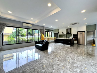 เช่าบ้านเดี่ยว ถนนเพชรบุรี กรุงเทพฯ : Impressive 5 Bedroom House With Pool in Phrom Phong - BR27713SH