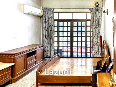 ทาวน์โฮม วิทยาลัยอาชีวศึกษาเสาวภา : 8 Bed 5 Bath 200 SQ.M Townhouse at Charoenkrung