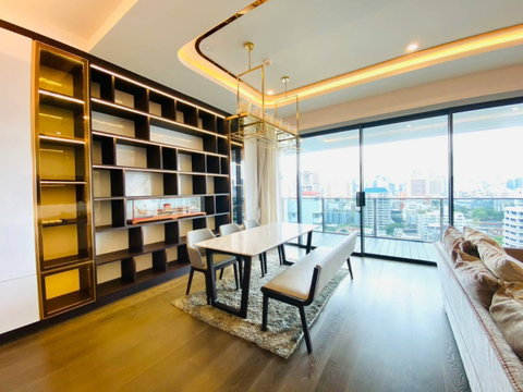 ♦ Ultimate class ♦ ชั้น 10+ 201.43 ตร.ม. | 3 ห้องนอน วิวเมือง | ใกล้ เอททองหล่อ 1 นาที, ดองกิ มอลล์ 2 นาที, BTS ทองหล่อ 4 นาที