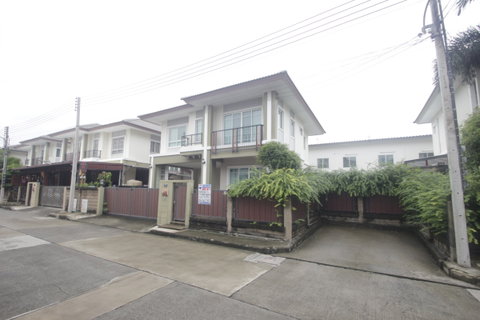 บ้านเดี่ยวภัสสรเพรสทีจปิ่นเกล้าเพชรเกษม บ้านใหม่ไม่เคยอยู่ ขายขาดทุน พร้อมเฟอร์นิเจอร์ไม้จริงทั้งหลัง แอร์ ตู้เย็น ม่านปรับแสง 61.9ตารางวา ต้นโครงการ