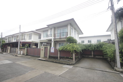 บ้านเดี่ยวภัสสรเพรสทีจปิ่นเกล้าเพชรเกษม บ้านใหม่ไม่เคยอยู่ ขายขาดทุน พร้อมเฟอร์นิเจอร์ไม้จริงทั้งหลัง แอร์ ตู้เย็น ม่านปรับแสง 61.9ตารางวา ต้นโครงการ 
