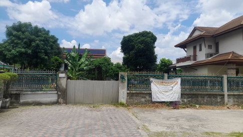 ขายที่ดิน 163 ตรว. แถวสี่แยกพิชัย ถนนนครไชยศรี เขตดุสิต ด้านหลังติดคลองสามเสน บรรยากาศดี สงบร่มรื่น
