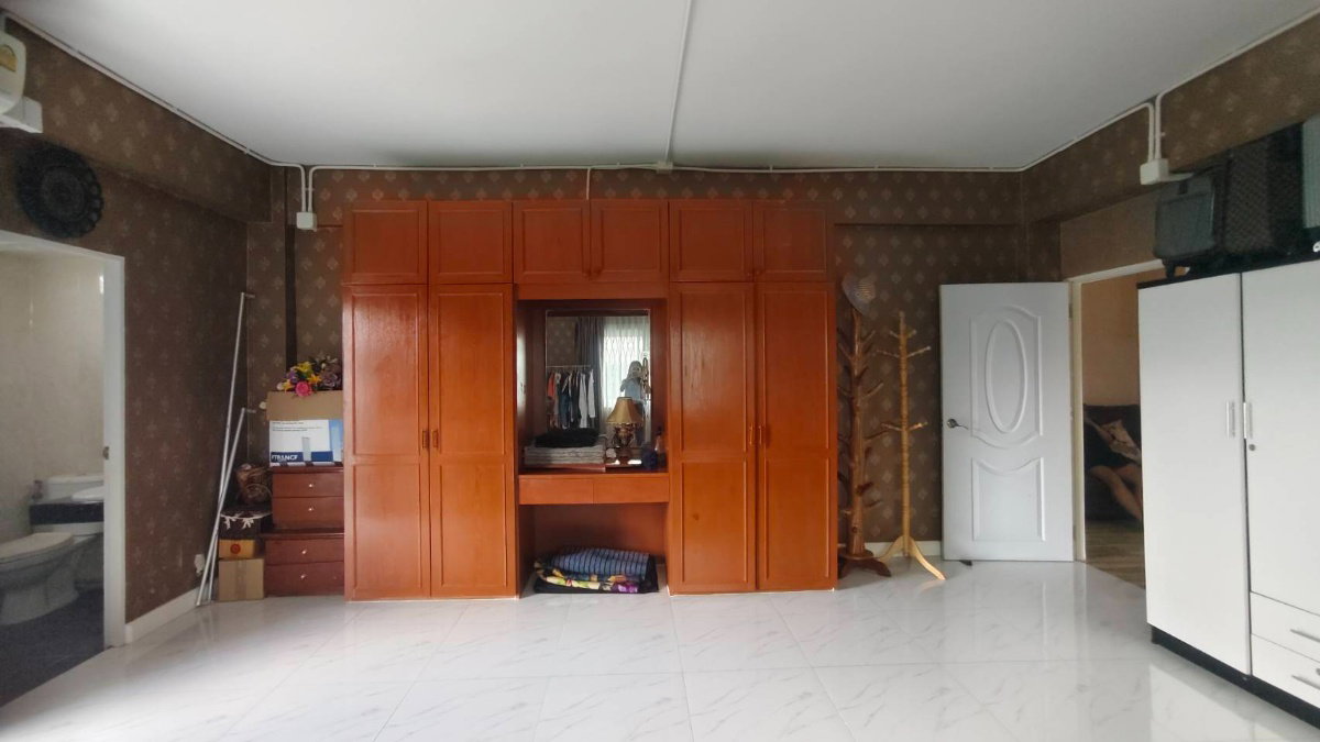 รูป ขายบ้านหรู 3 ชั้น พร้อมอยู่ สไตล์โมเดิร์นพระราม 9  5ห้องนอน 8 ห้องน้ำ เหมาะกับครอบครัวใหญ่ ฟั่งชั่นครบครัน - รูปที่ 20/33