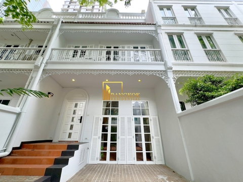 Spacious 3 Bedroom Townhouse For Rent in Phloen Chit - BR49053TH