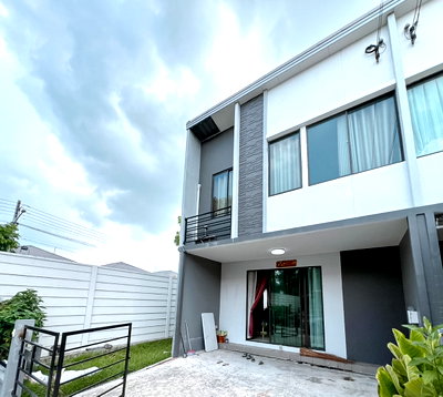 ทาวน์โฮม ม.นอร์ทกรุงเทพ วิทยาเขตรังสิต : S201[ขาย] บ้านพลีโน่ รังสิตคลอง4-วงแหวน ราคาแค่ 2 ล้าน! ทาวน์โฮม “หลังมุม” ทำเลดี