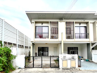 Townhouses for sale : S197 [For Sale] Amity Bangna-Theparak, only 2.25 million baht, beautiful house, end unit, good location, on the main road