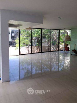 คอนโด 3 ห้องนอน 213 ตร.ม. ศุภาลัย เพลส สุขุมวิท 39 ใกล้ BTS พร้อมพงษ์ (ID 2035309)