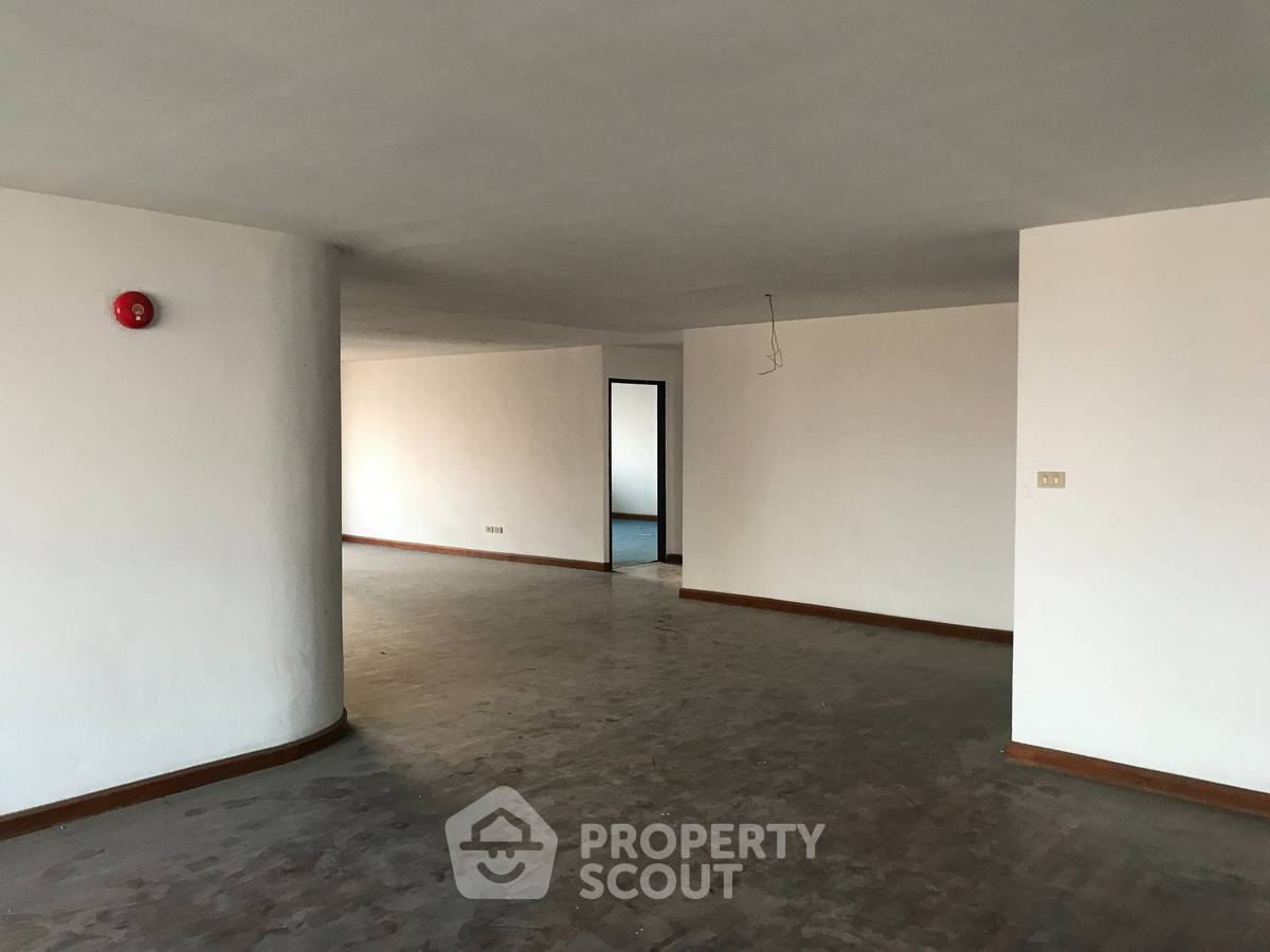 picture 3-BR 252 Sqm Condo For Sale, DS Tower 1, BTS Phrom Phong (ID 880451) - 1/6