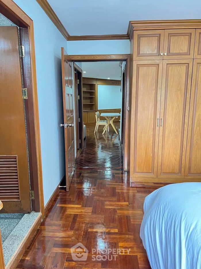 picture Pet-Friendly 2-BR Condo, 90 Sqm, Wittayu Complex Near BTS Phloen Chit (ID 1573954) - 8/32