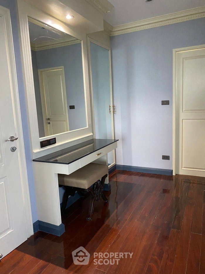 รูป คอนโด 3 ห้องนอน 312 ตร.ม. ชั้น 28 ที่ Royal River Place ใกล้บางโพงพาง (ID 708270) - รูปที่ 27/33