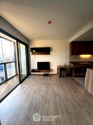 Condos for sale : Well-Priced 1-BR Condo, Taka Haus Ekamai 12, 5th Floor Near BTS Ekkamai (ID 2018742)