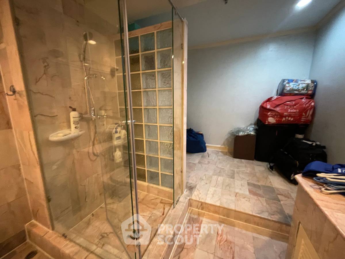 รูป คอนโดมิเนียม 5 ห้องนอน พื้นที่ 650 ตร.ม. ชั้น 22 Fairview Tower ใกล้ BTS อโศก (ID 1529055) - รูปที่ 36/48