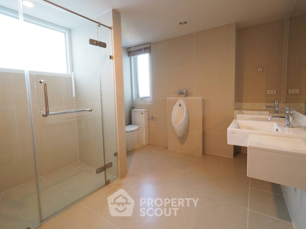 รูป คอนโด 4 ห้องนอน ขนาด 295 ตร.ม. ชั้น 43 Circle Condominium ใกล้ MRT เพชรบุรี (ID 515679) - รูปที่ 21/23