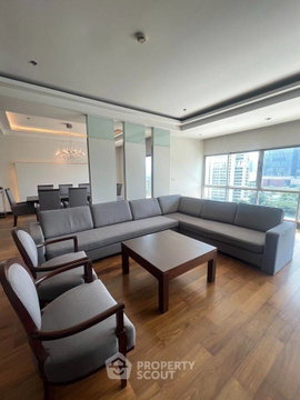 Well-Located 4-BR 275 Sqm Condo At Royal Residence Park Near BTS Phloen Chit (90m) (ID 1896406)