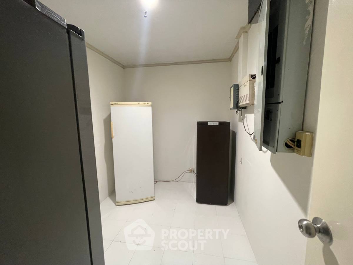 รูป คอนโดมิเนียม 5 ห้องนอน พื้นที่ 650 ตร.ม. ชั้น 22 Fairview Tower ใกล้ BTS อโศก (ID 1529055) - รูปที่ 18/48
