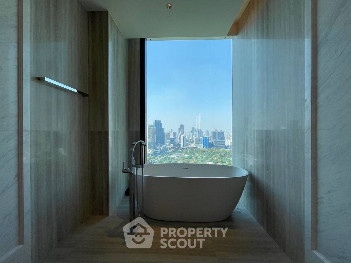 picture 3-BR Condo At One 89 Wireless, 31st Floor | 200m to MRT Lumphini (ID 2034254) - 10/13