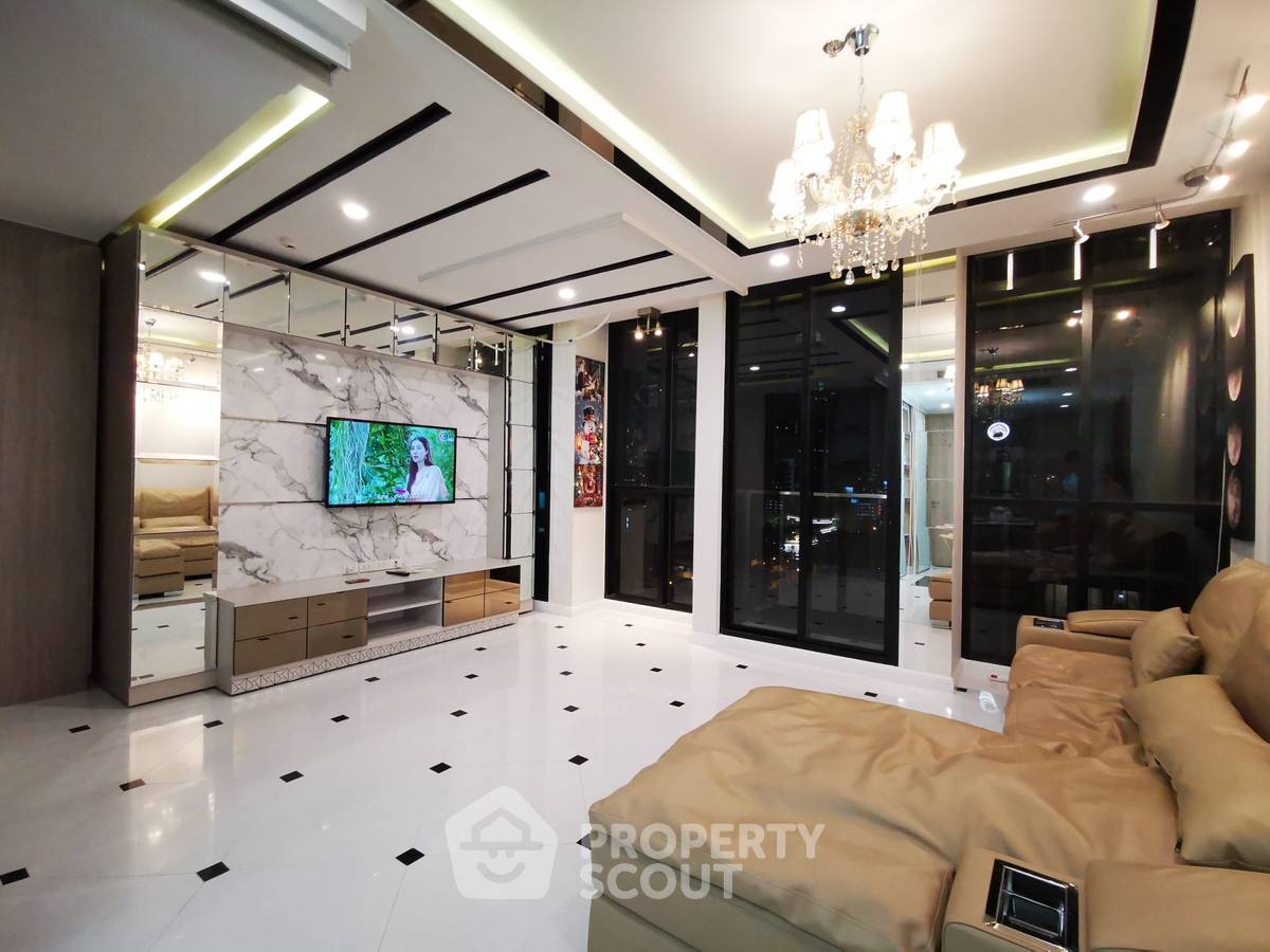 รูป ใกล้ BTS เพลินจิตเพียง 100 ม. ขายคอนโด 2 ห้องนอน Noble Ploenchit (ID 556081) - รูปที่ 10/15